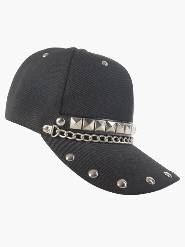 Vista lateral Gorra con cadena estoperoles vista lateral