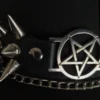 Acercarmiento Close up a la insignia pentagrama